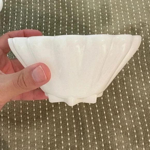 1950’s vintage milk glass bowls - Picture 2 of 3